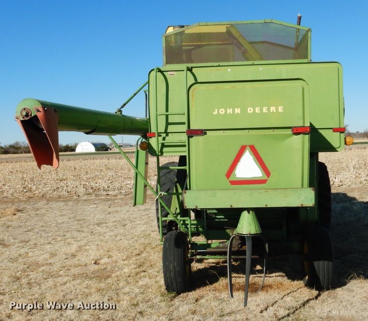 image for item GE9283 John Deere 4400 combine
