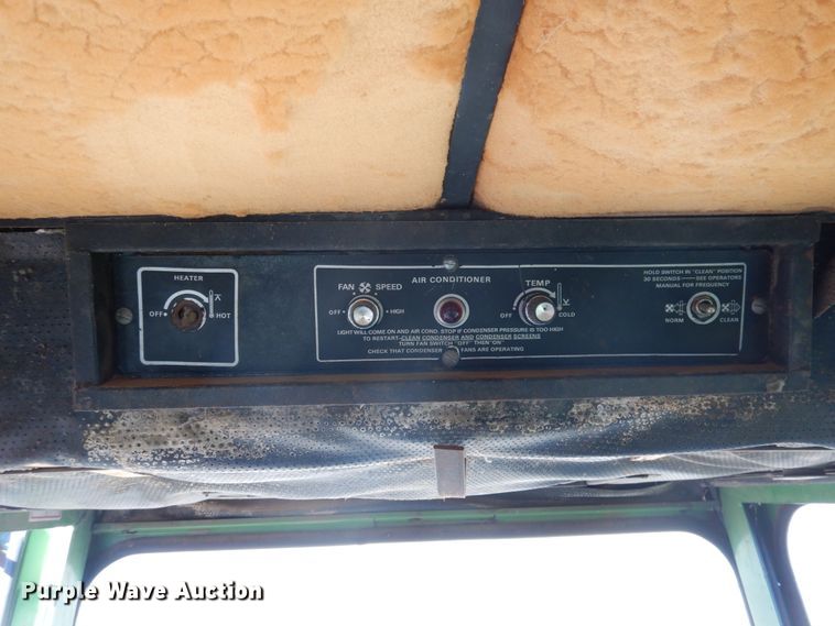 image for item GE9283 John Deere 4400 combine