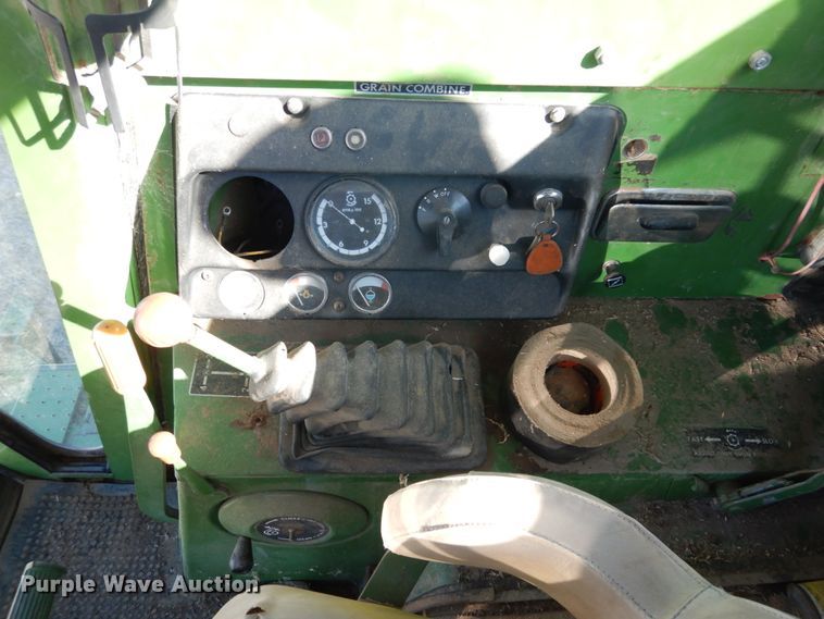image for item GE9283 John Deere 4400 combine