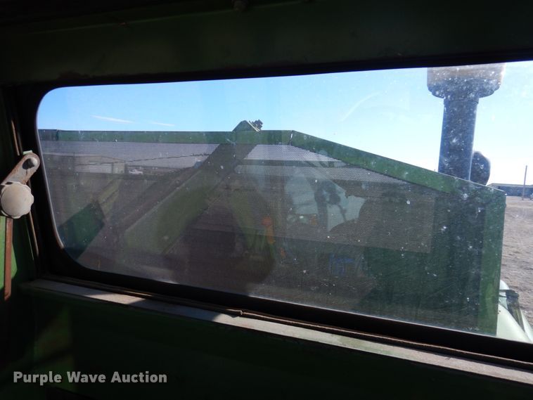 image for item GE9283 John Deere 4400 combine