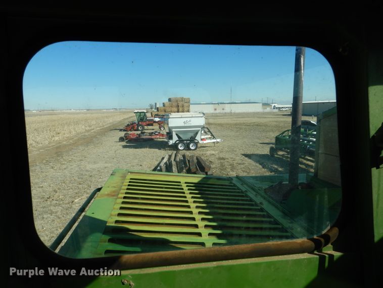 image for item GE9283 John Deere 4400 combine