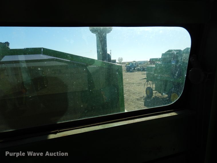 image for item GE9283 John Deere 4400 combine