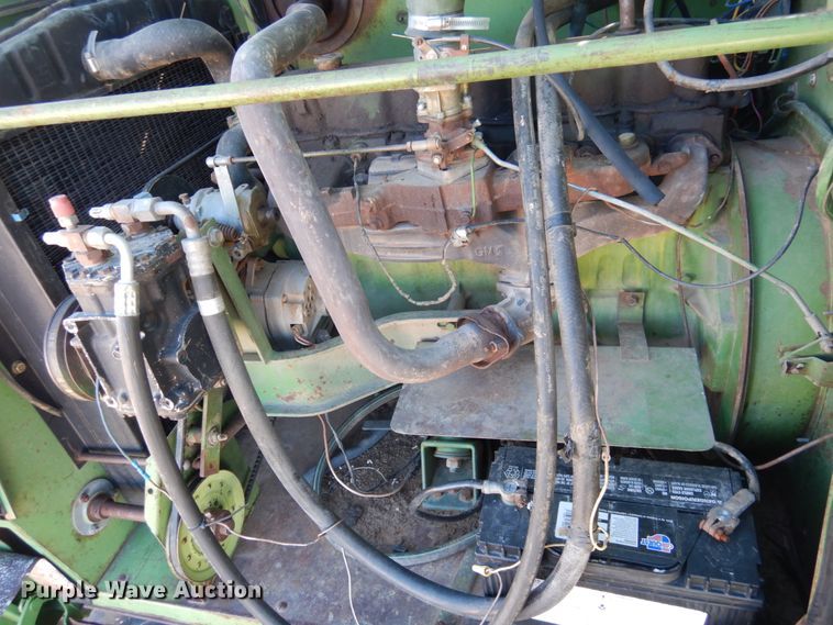 image for item GE9283 John Deere 4400 combine
