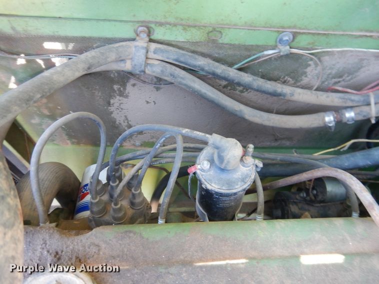 image for item GE9283 John Deere 4400 combine