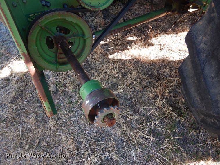 image for item GE9283 John Deere 4400 combine