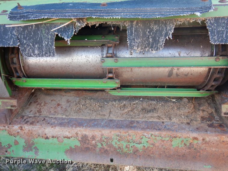 image for item GE9283 John Deere 4400 combine