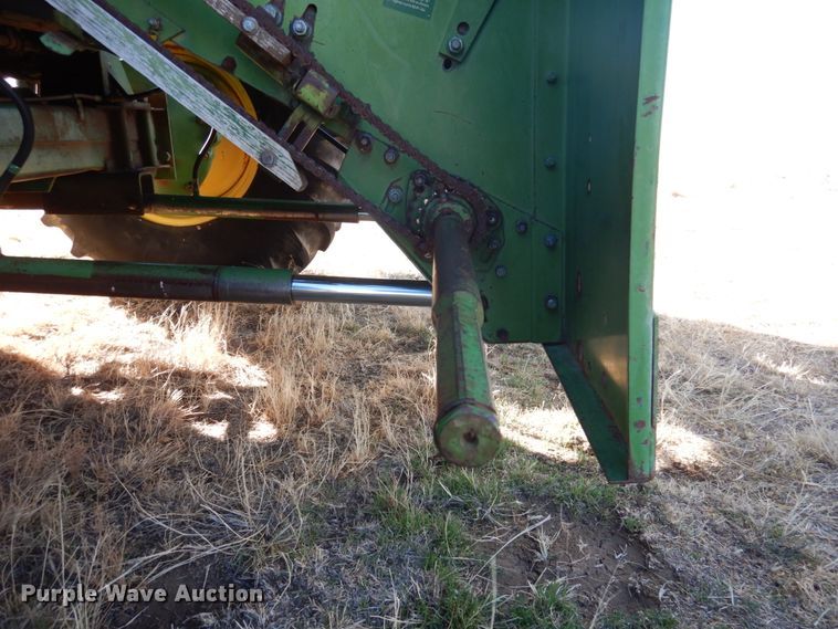 image for item GE9283 John Deere 4400 combine