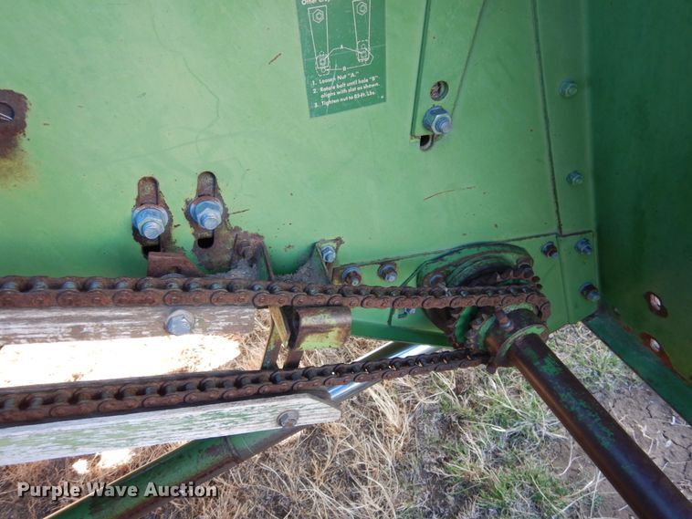 image for item GE9283 John Deere 4400 combine