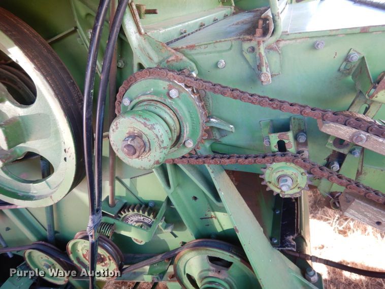 image for item GE9283 John Deere 4400 combine