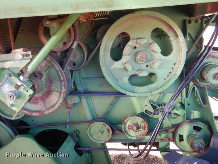 image for item GE9283 John Deere 4400 combine