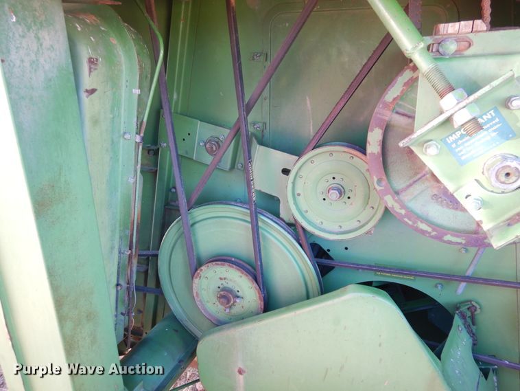 image for item GE9283 John Deere 4400 combine