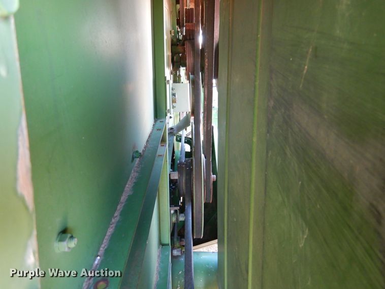 image for item GE9283 John Deere 4400 combine