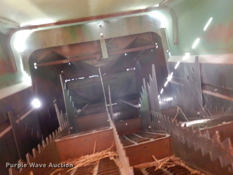 image for item GE9283 John Deere 4400 combine