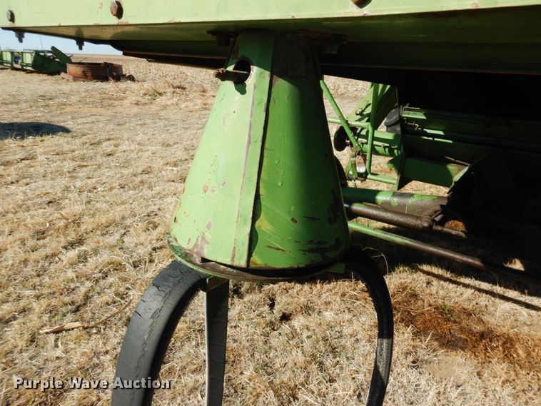 image for item GE9283 John Deere 4400 combine