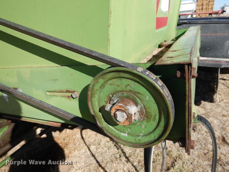 image for item GE9283 John Deere 4400 combine