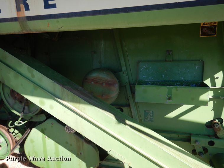 image for item GE9283 John Deere 4400 combine