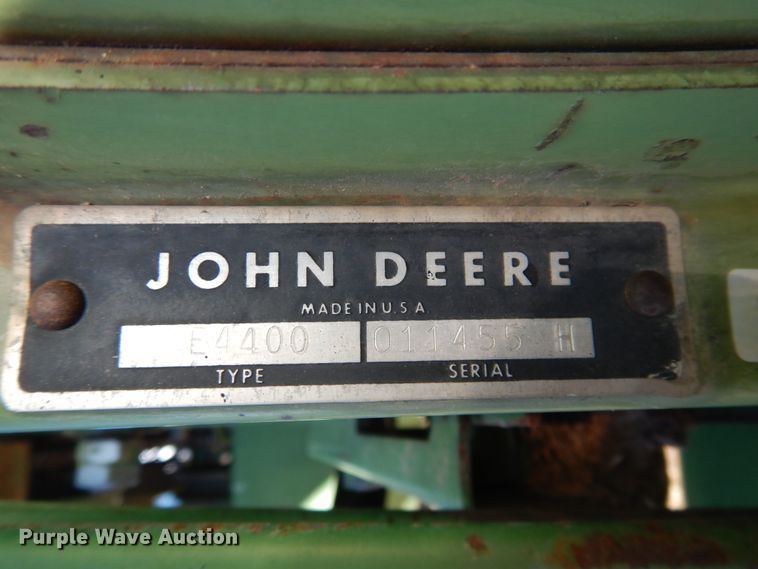 image for item GE9283 John Deere 4400 combine