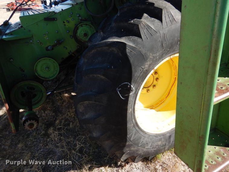 image for item GE9283 John Deere 4400 combine
