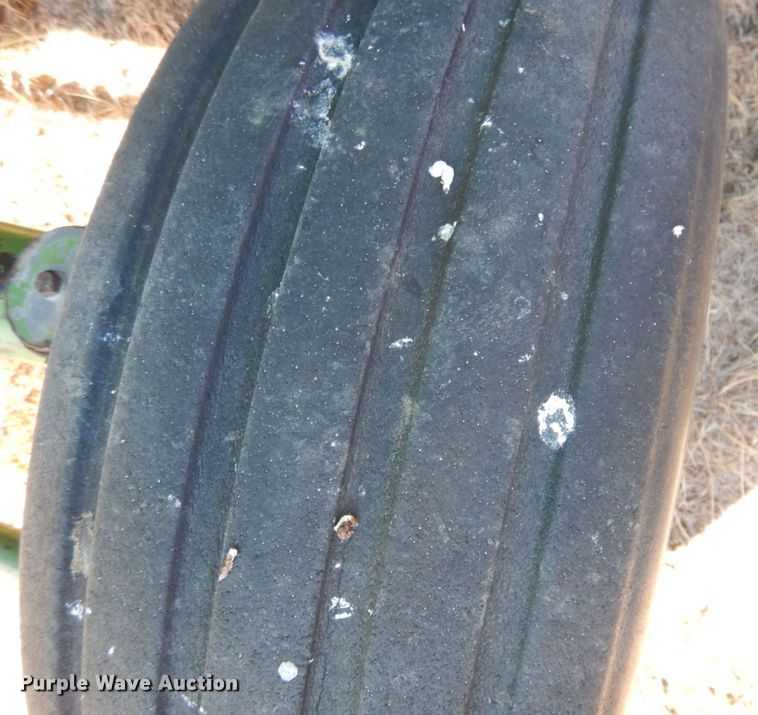 image for item GE9283 John Deere 4400 combine