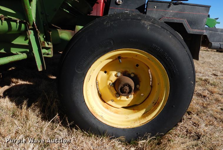image for item GE9283 John Deere 4400 combine