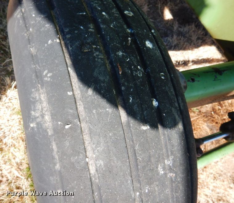 image for item GE9283 John Deere 4400 combine