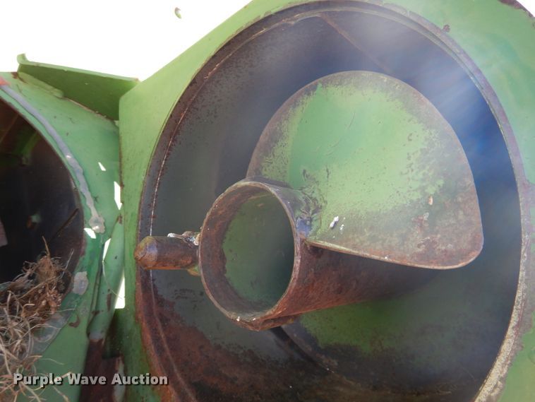 image for item GE9283 John Deere 4400 combine