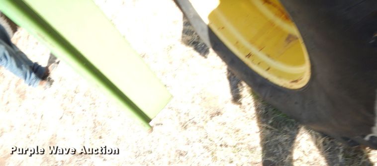 image for item GE9283 John Deere 4400 combine