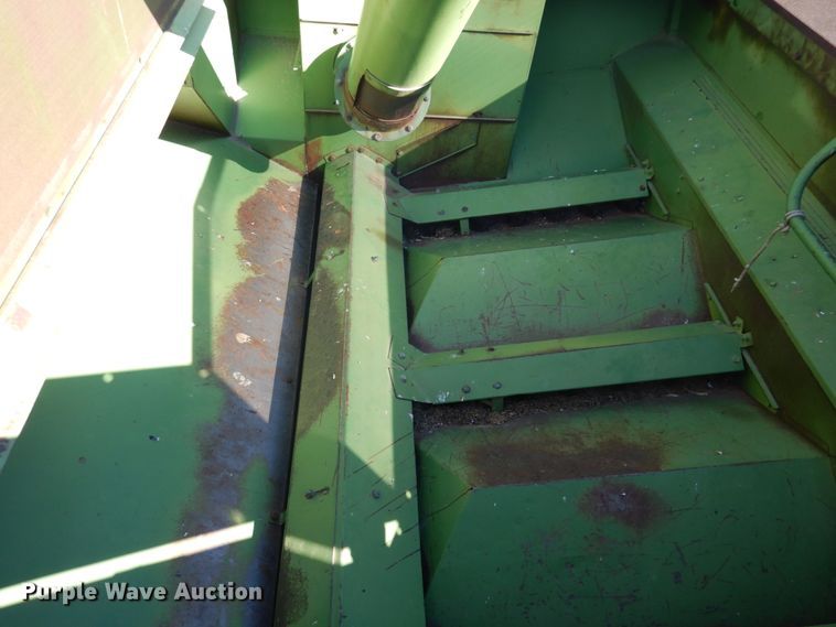 image for item GE9283 John Deere 4400 combine