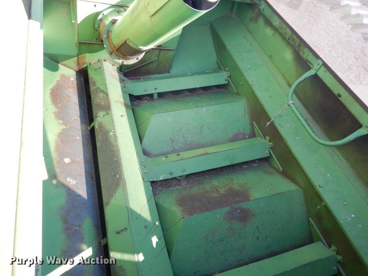 image for item GE9283 John Deere 4400 combine