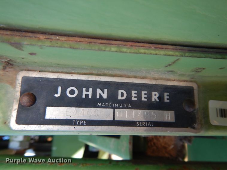 image for item GE9283 John Deere 4400 combine