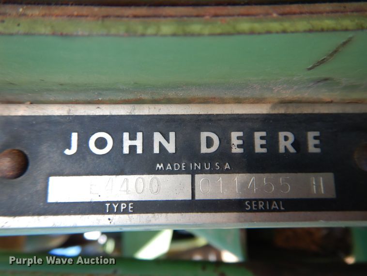 image for item GE9283 John Deere 4400 combine