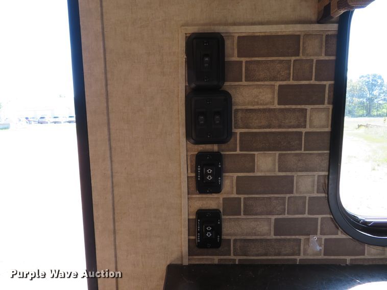 image for item GI9195 2016 Heartland 32P BHS Prowler  camper