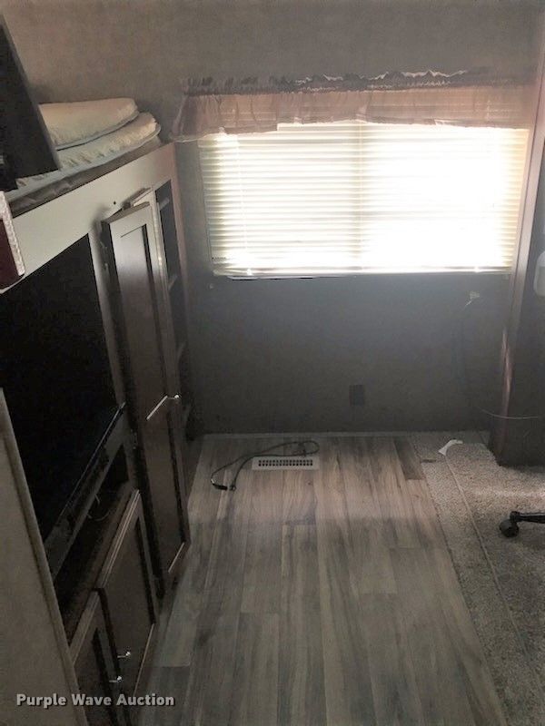 image for item GI9195 2016 Heartland 32P BHS Prowler  camper