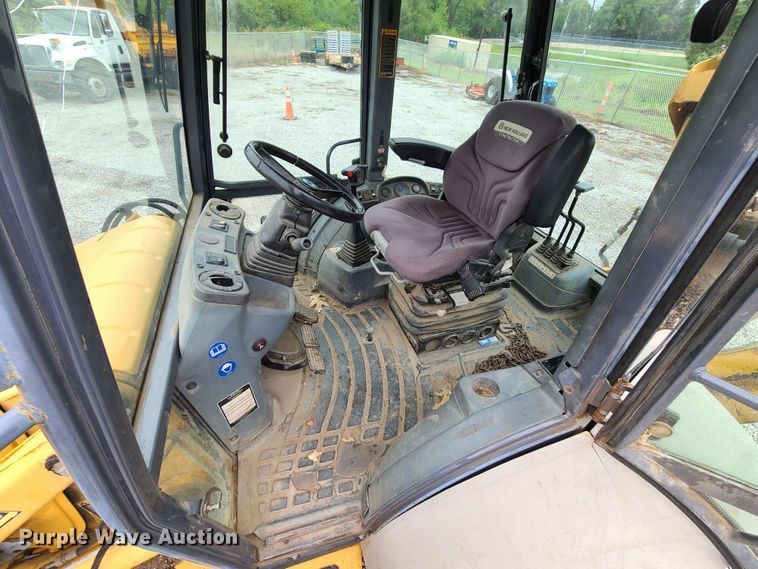 image for item GO9357 New Holland 675E  backhoe