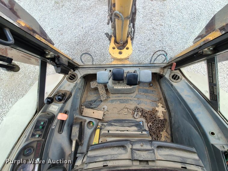 image for item GO9357 New Holland 675E  backhoe