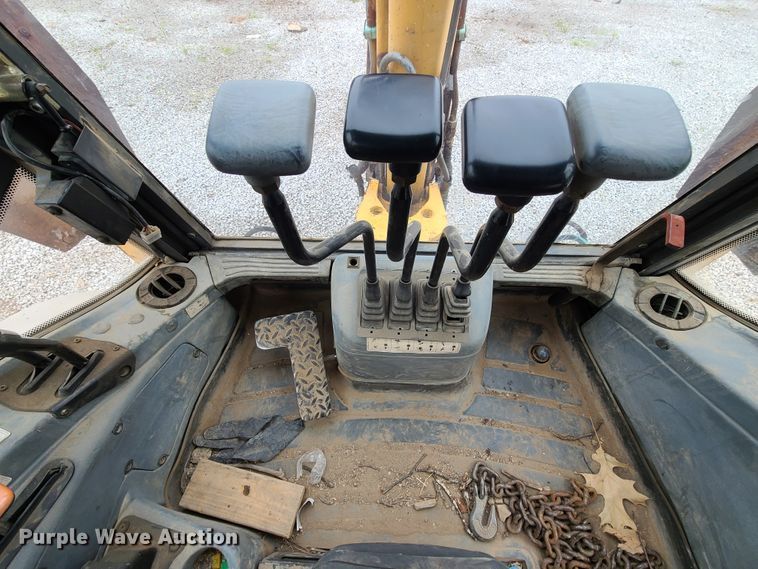 image for item GO9357 New Holland 675E  backhoe