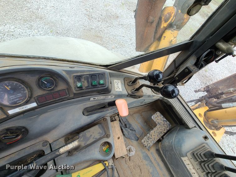 image for item GO9357 New Holland 675E  backhoe