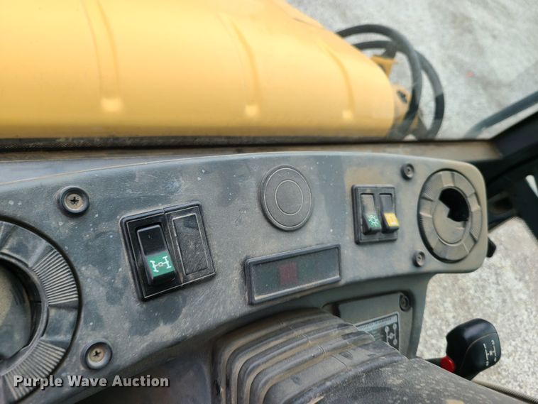 image for item GO9357 New Holland 675E  backhoe