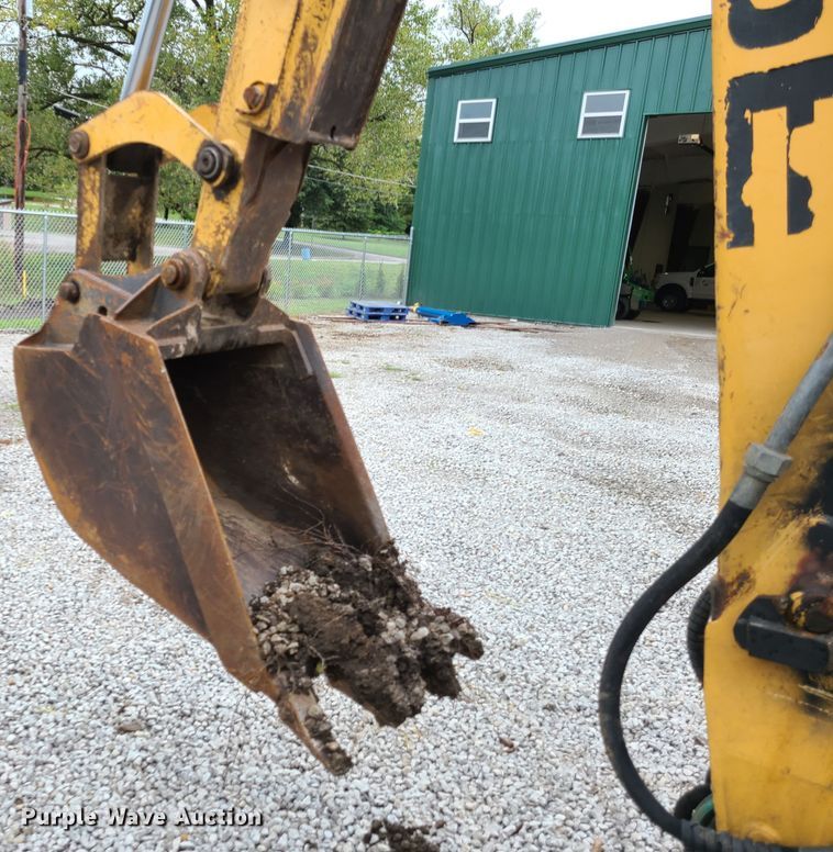 image for item GO9357 New Holland 675E  backhoe