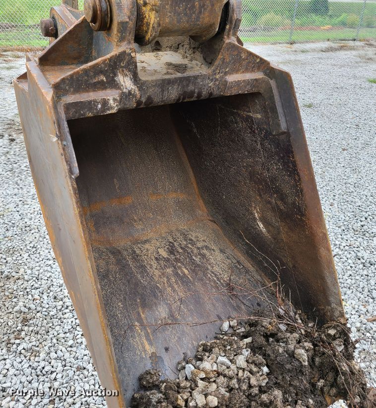 image for item GO9357 New Holland 675E  backhoe