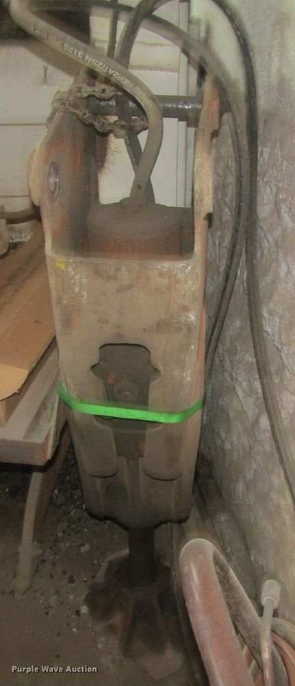 image for item GQ9099 Stanley MB550 breaker