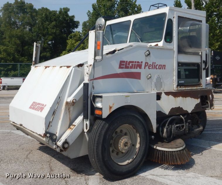image for item GR9822 2002 Elgin Pelican P  street sweeper