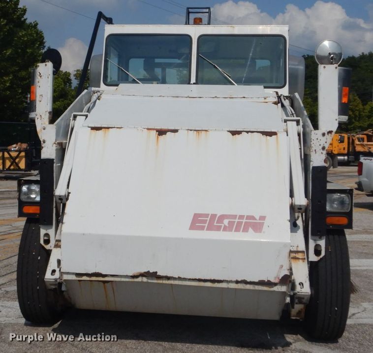 image for item GR9822 2002 Elgin Pelican P  street sweeper