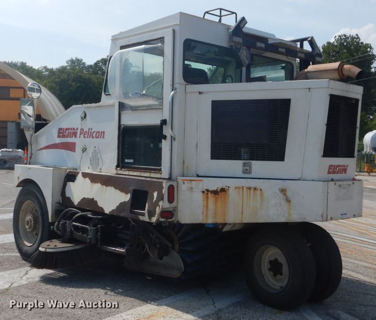 image for item GR9822 2002 Elgin Pelican P  street sweeper