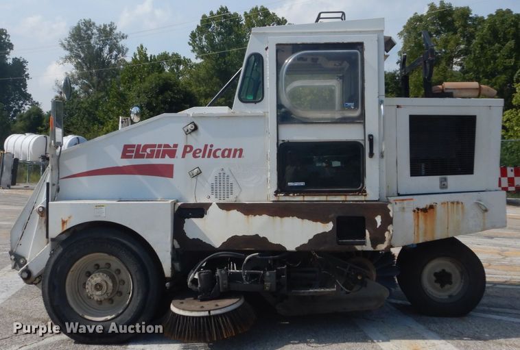 image for item GR9822 2002 Elgin Pelican P  street sweeper