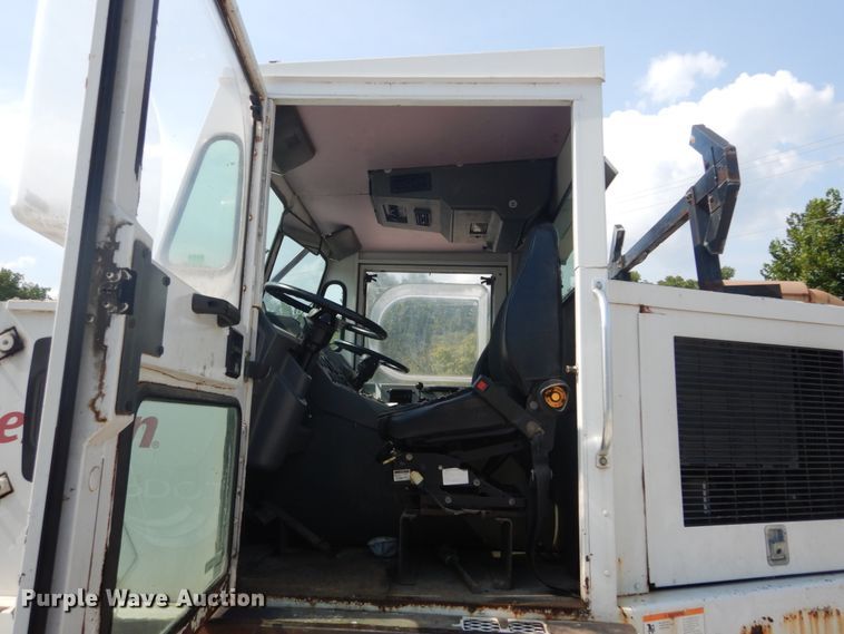 image for item GR9822 2002 Elgin Pelican P  street sweeper