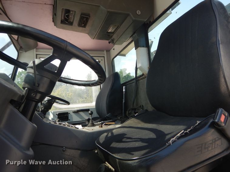 image for item GR9822 2002 Elgin Pelican P  street sweeper