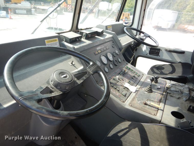 image for item GR9822 2002 Elgin Pelican P  street sweeper