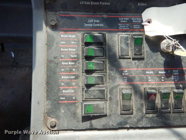 image for item GR9822 2002 Elgin Pelican P  street sweeper