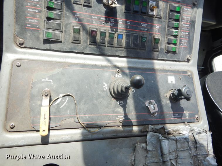 image for item GR9822 2002 Elgin Pelican P  street sweeper